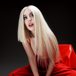 Ava Max wydaje drugi album "Diamonds & Dancefloors"