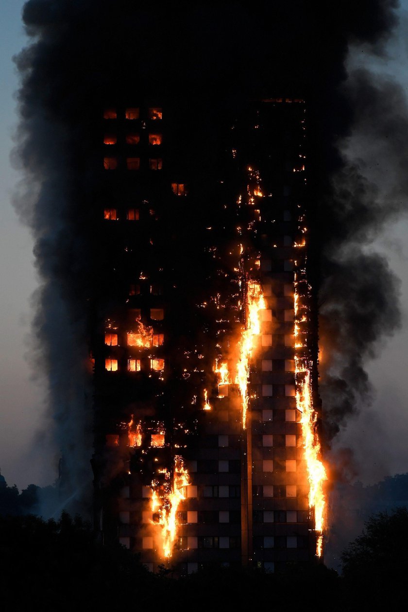 Spłonął apartamentowiec. "Ludzie skakali z okien, to było piekło"