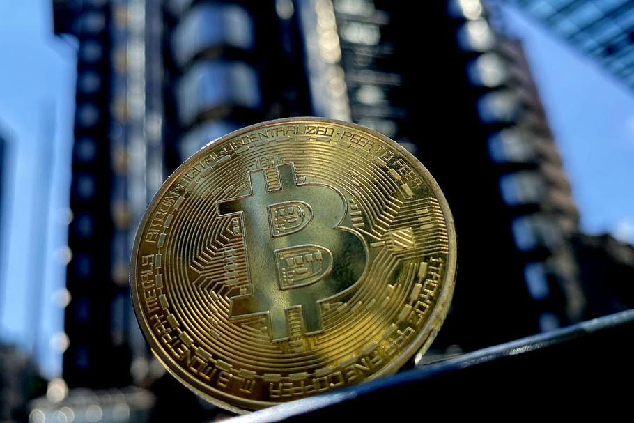 Czy bitcoin może być lepszym środkiem przechowywania wartości niż złoto? Eksperci UBS mają co do tego wątpliwości