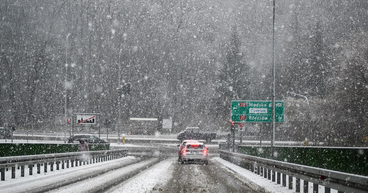 Śnieg i mróz nie odpuszczą. W sylwestra nawet -15 stopni i zawieje śnieżne. Wydano alerty 3. stopnia