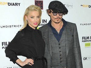 Johnny Depp totális szétesése: saját vérével írt a tükörre féltékenységében!