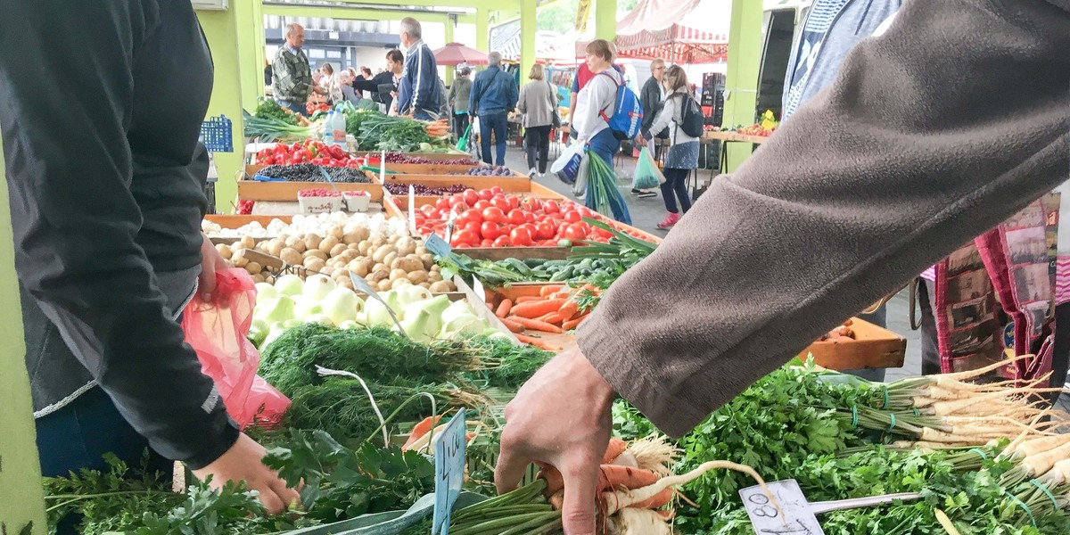 Jak podał GUS, na produkcję roślinną w bieżącym roku miały wpływ przede wszystkim wyjątkowo wysokie temperatury powietrza w czerwcu, znacznie przekraczające normy wieloletnie, przy niewielkich opadach deszczu. 