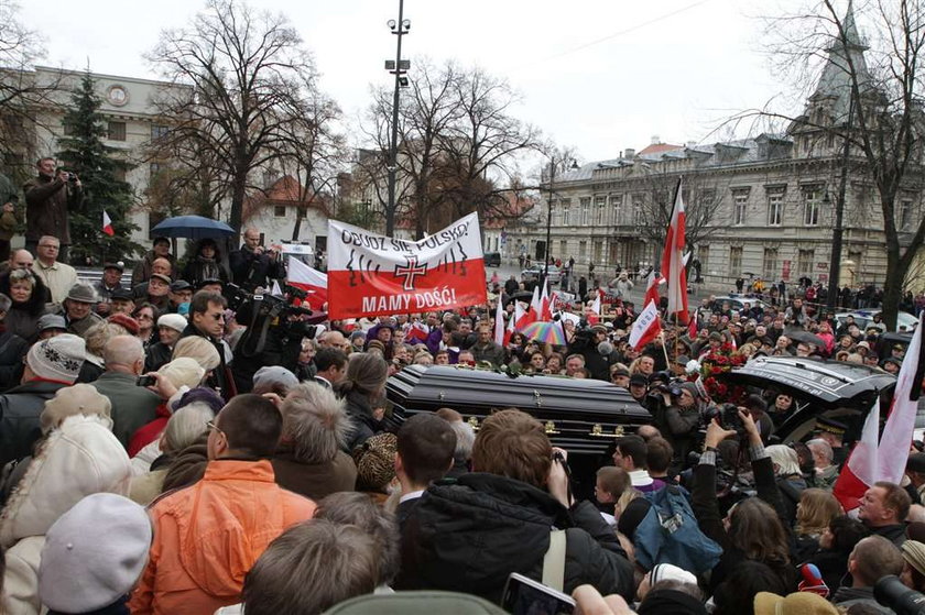 Politycy w żałobie. Zdjęcia z pogrzebu Marka Rosiaka