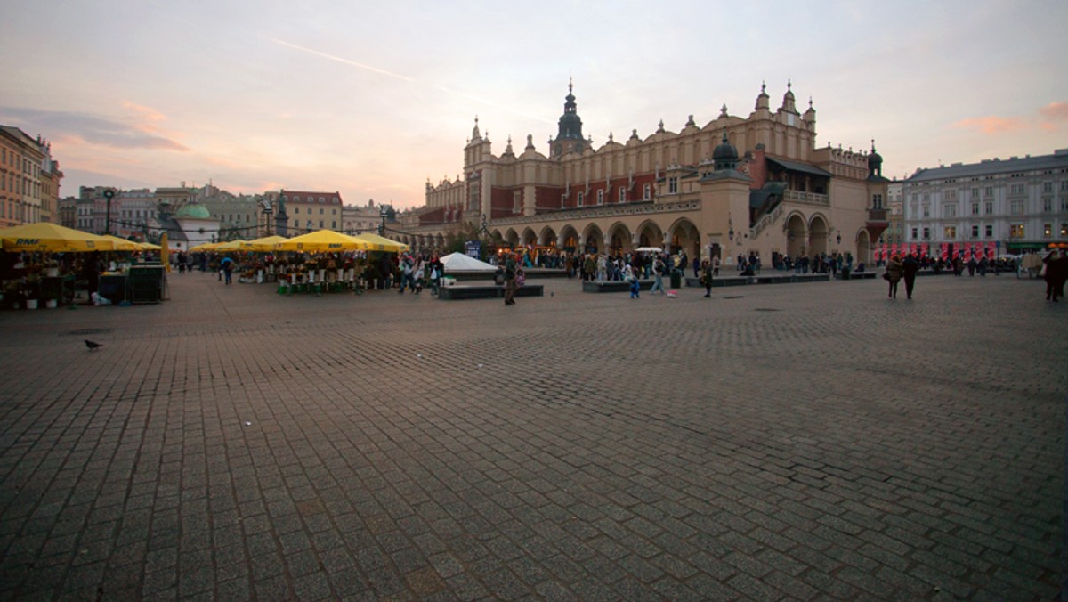 21 lutego to Międzynarodowy Dzień Przewodnika Turystycznego. Z tej okazji krakowianie mają niebywałą okazję do lepszego poznania swojego miasta. Przez weekend przewodnicy będą za darmo oprowadzać po wybranych miejscach.