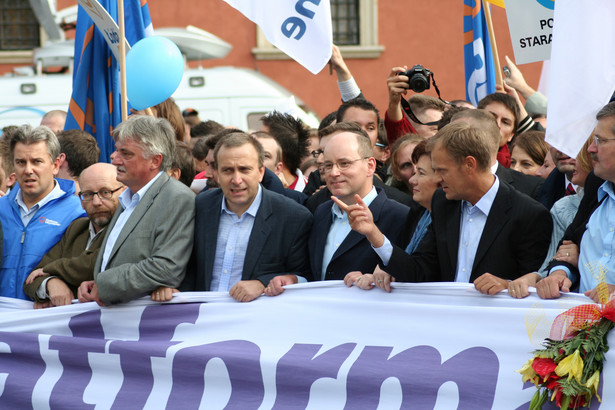 Schetyna stoi za kłopotami Sikorskiego? Walka o władzę w PO trwa