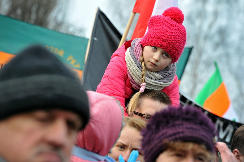 Gliwice. Manifestacja rodzin górniczych w obronie kopalni 