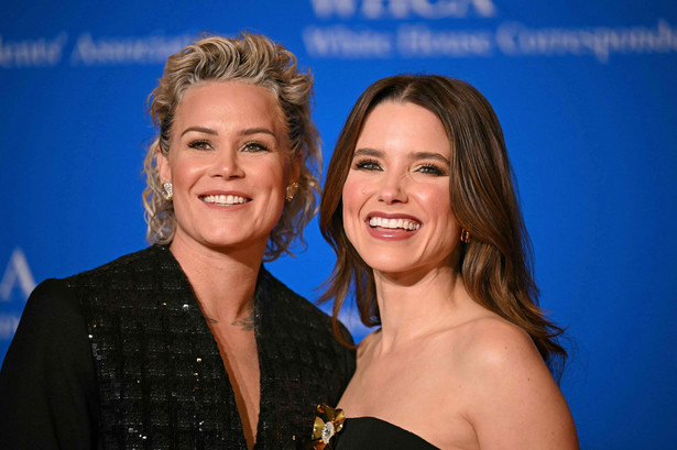 Piłkarka Ashlyn Harris i aktorka Sophia Bush