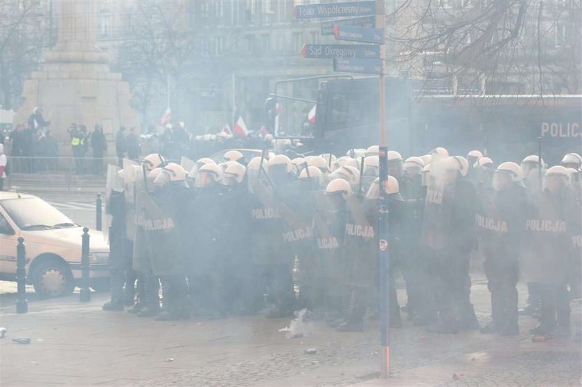 Zadyma podczas Marszu Niepodległości