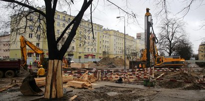 Sprawdzają budynki przy budowie metra