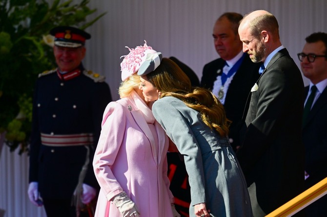 Poljubac dve najistaknutije članice britanske monarhije