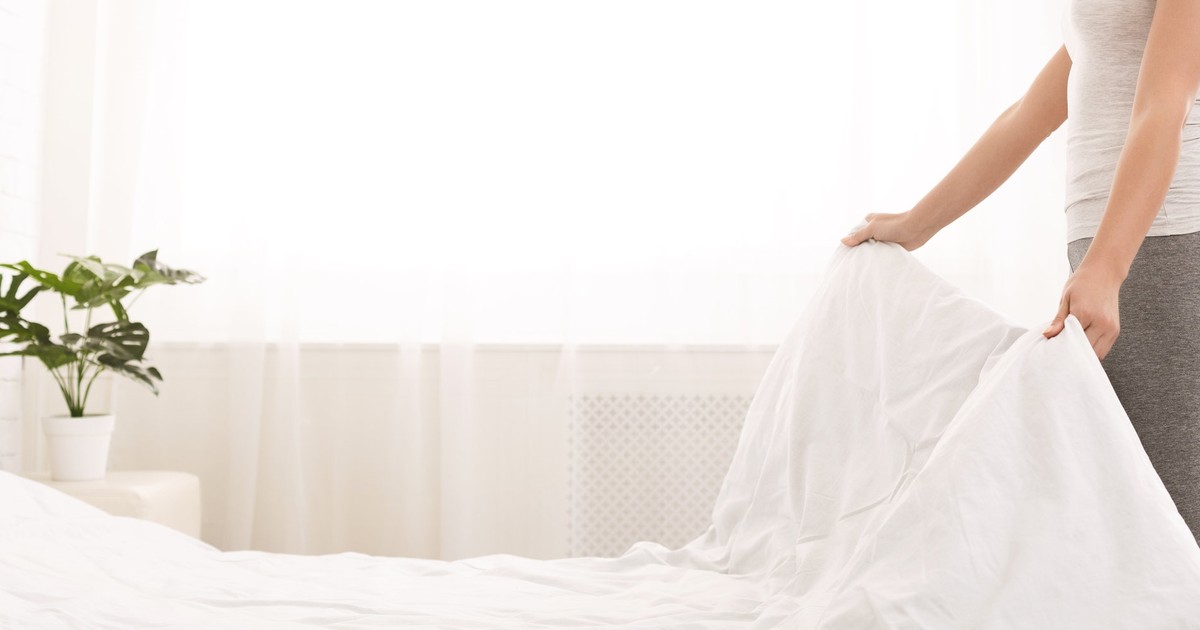 Jak odświeżyć kołdrę bez prania? Mróz jest twoim sprzymierzeńcem. Działa lepiej niż pralka!