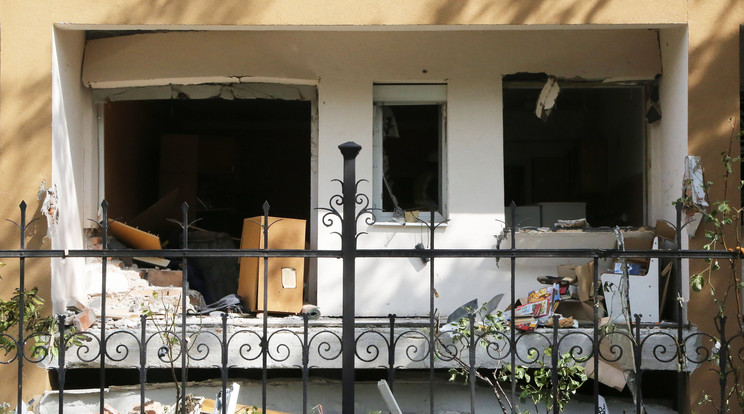 Sopron a Kossuth Lajos utca, robbanás történt előző éjszaka egy társasházban. Egy 91 éves férfi a lakásában szenvedett életveszélyes sérüléseket / Fotó: MTI / Filep István