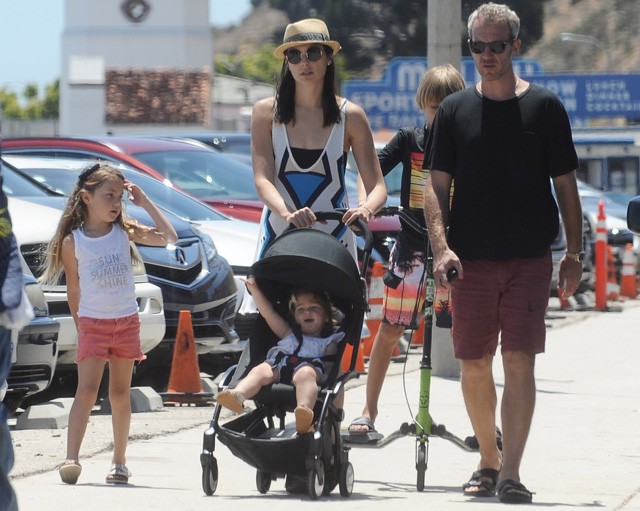 Gal Gadot a családjával