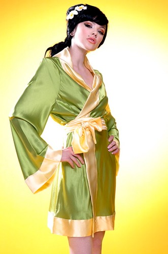 Vikki Blows reklamuje bieliznę w sesji stylizowanej na cukierkowe lata 50.