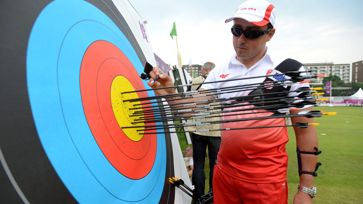 Od bardzo dobrego występu Rafała Dobrowolskiego rozpoczęli reprezentanci Polski udział w Igrzyskach XXX Olimpiady w Londynie. - Poprawiłem życiówkę i rekord Polski. Lepszego debiutu na igrzyskach nie mogłem sobie wymarzyć - powiedział po zawodach uradowany łucznik Stelli Kielce.