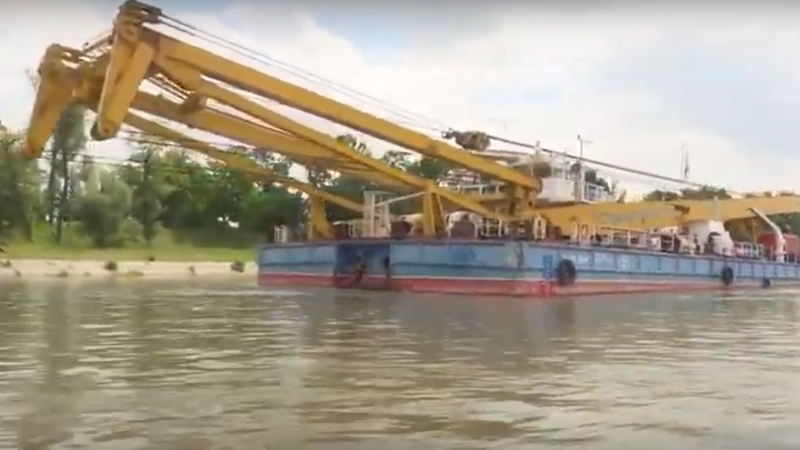 Ãgy kÃ©szÃ­tik fel a Clark ÃdÃ¡m darut a bevetÃ©sre / FotÃ³: Youtube