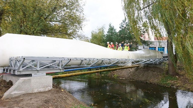 W Szprotawie powstała kładka ze śmigła turbiny wiatrowej