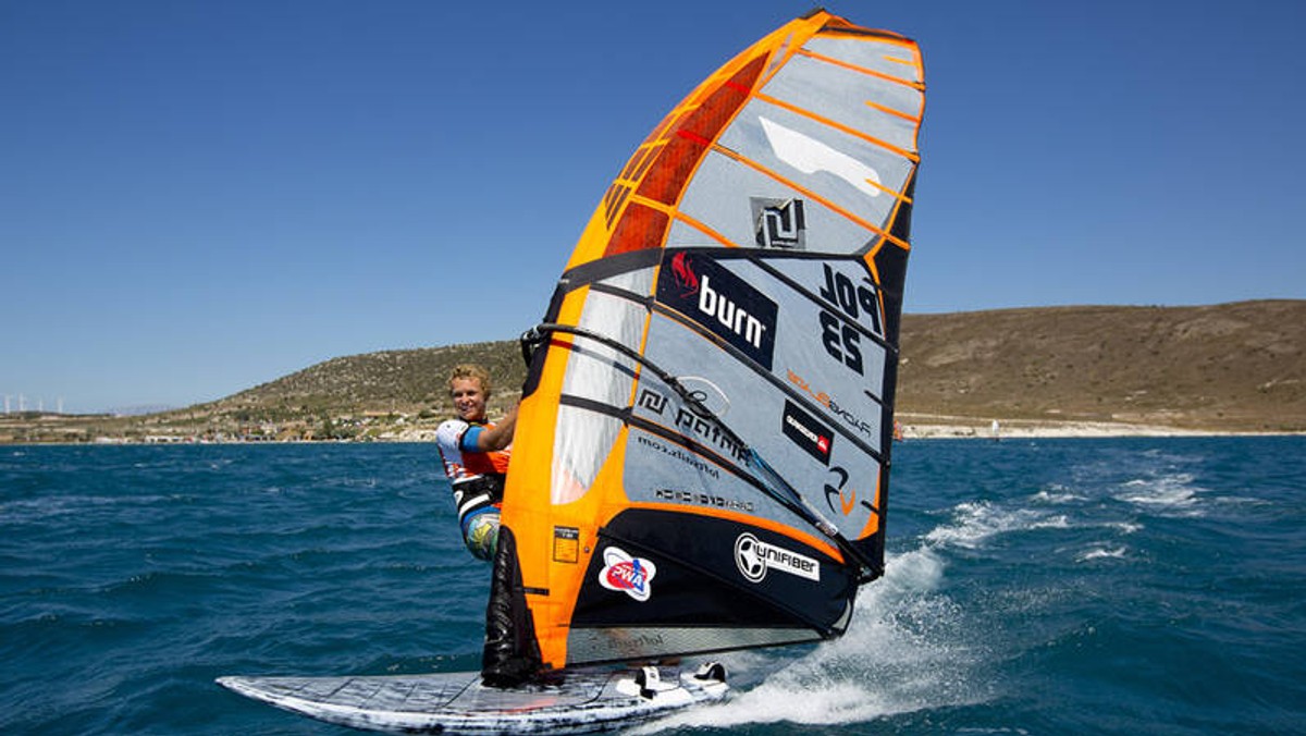 - Największy boom na windsurfing już w Polsce był. Ale warunki do nauki windsurfingu są u nas wyśmienite, szczególnie latem, gdy Bałtyk pozwala na pływanie w krótkiej piance, albo nawet bez takowej - powiedział Maciej Rutkowski, 22-letni mistrz świata.