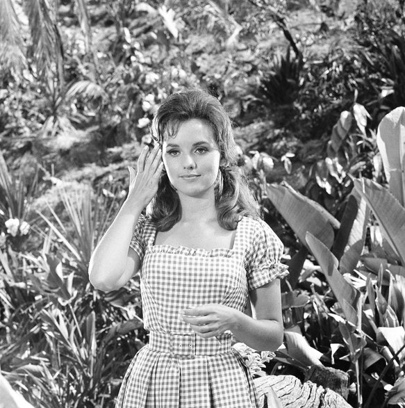 Dawn Wells na planie serialu "Wyspa Gilligana"