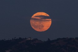 Pełnia Księżyca w grudniu 2025. Kiedy wypada i co nam przyniesie?