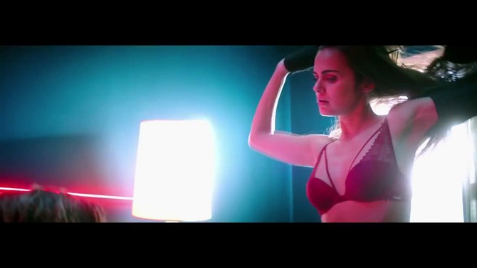 Ksenija Deli u spotu Džastina Bibera
