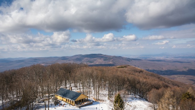 Időjárás: tegnap 30 fok volt, ma már havazik Magyarországon