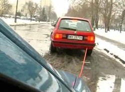 Zobacz, jak holować auto do warsztatu