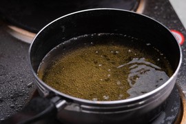 Srbi su poludeli za ovim uljem, a kardiolog upozorava da je "SMRT" ZA SRCE: Podiže LOŠ HOLESTEROL, a svi su u zabludi da je SUPERZDRAVO