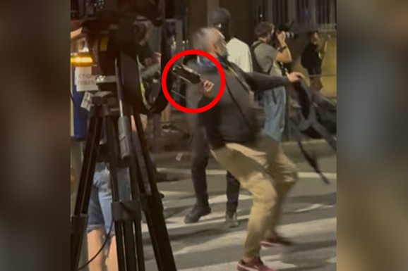 Uhapšen muškarac (38) u Beogradu: Osumnjičen da je nakon protesta gađao policiju kamenicama (FOTO, VIDEO)