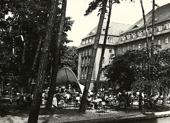 Kawiarnia Grand Hotelu, lata 60. Źródło: Archiwum Państwowe w Gdańsku - oddział w Gdyni 