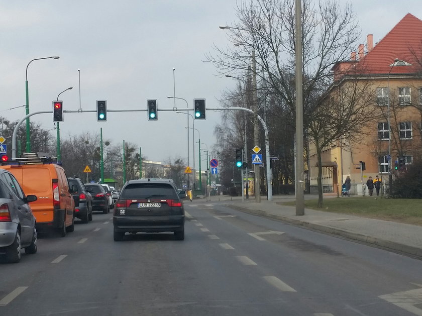 Zniknął słup ITS, który stał na środku chodnika