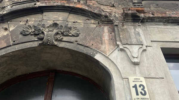 Spółka Wrocławskie Mieszkania ogłosi wkrótce przetarg na kompleksowy remont kamienicy. 