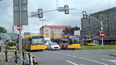 Mają żyletki w autobusie. Policja ostrzega