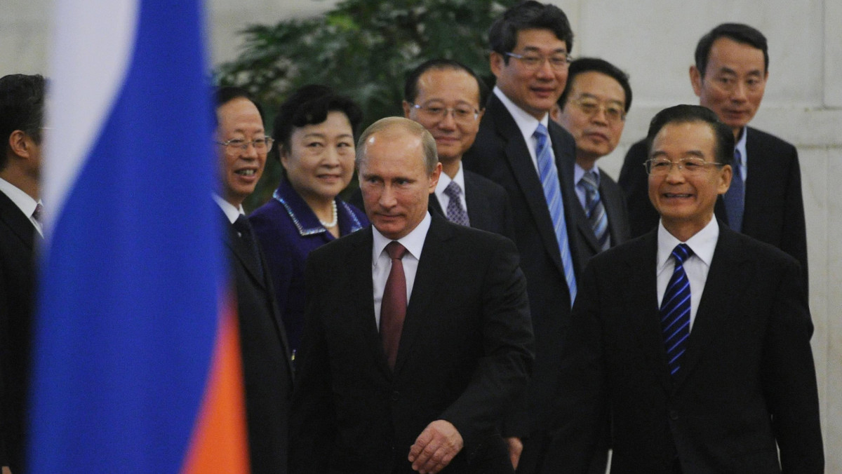 Premier Władimir Putin przybył we wtorek z dwudniową wizytą do Pekinu, aby zacieśnić stosunki gospodarcze Rosji z Chinami - podała agencja Associated Press. Moskwa od ubiegłego roku jest dla Pekinu największym partnerem handlowym.
