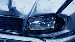 Halálos baleset történt Kázsmárkon: személygépkocsi ütközött egy másik járművel, egy elsodort nő az áldozat