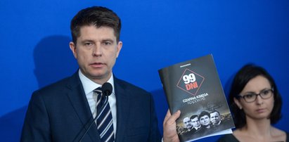 Petru ostro o rządach PiS. Przedstawia dokument