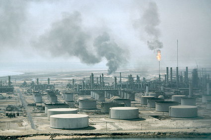 Cena ropy się stabilizuje. Na rynek może trafić 70 proc. utraconego surowca z Arabii Saudyjskiej