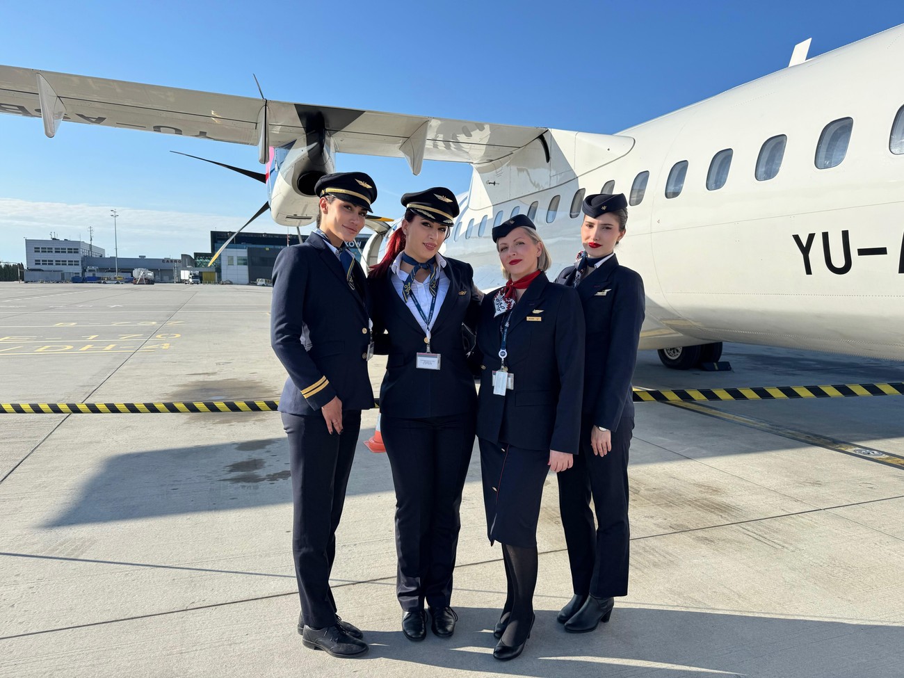 U avionu Er Srbije prvi put u istoriji kompanije celu posadu tokom leta činile su žene! (foto)