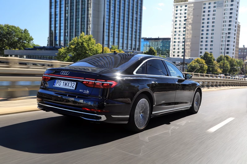 Audi A8 L 60 TFSI (2022 r.; D5)