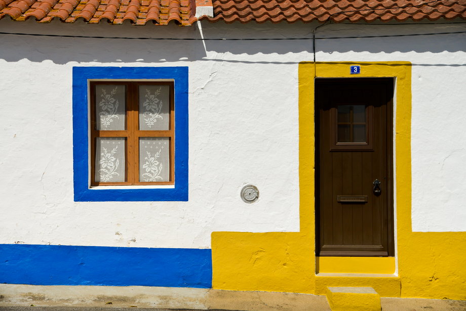 São Cristóvão - ospałe miasteczko z tradycyjnymi białymi domami ze zdobieniami.