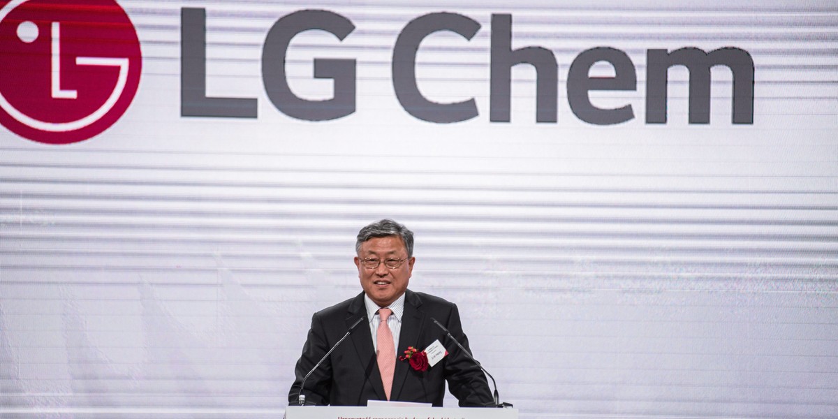 LG Chem od grudnia ma produkować pod Wrocławiem baterie litowe do samochodów elektrycznych. Podobny zakład chce wybudować w Polsce SK Innovation