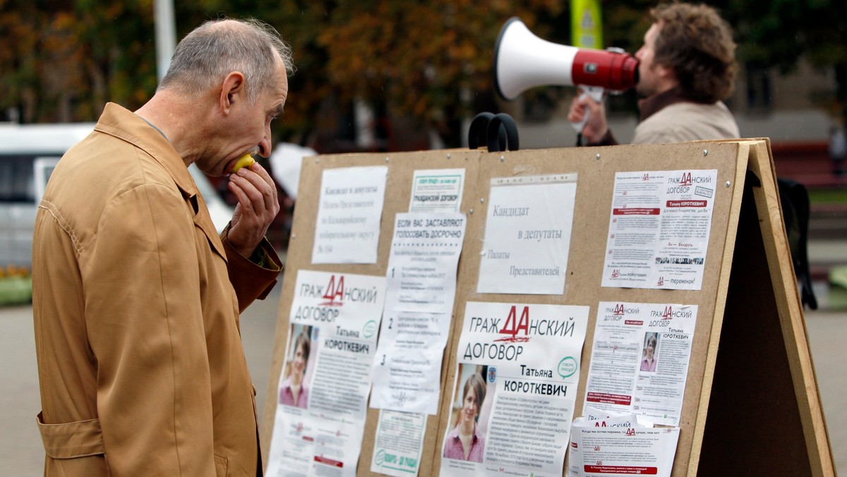 Sześć białoruskich partii opozycyjnych i organizacji zaapelowało w piątek do Białorusinów o bojkot niedzielnych wyborów do niższej izby parlamentu, Izby Reprezentantów. "Nie bierzcie udziału w farsie wyborczej!" - Wezwały na konferencji prasowej w Mińsku.