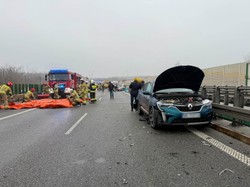 Karambol na S8. Dziewięć aut, są ranni. Wielogodzinne utrudnienia na trasie do Warszawy