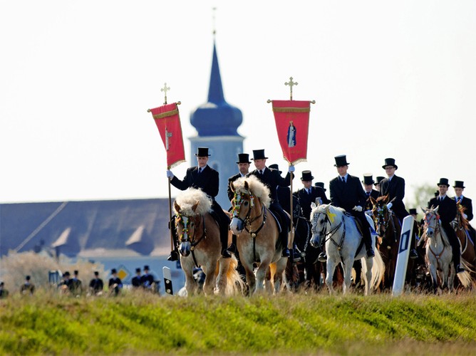 Tradycyjna konna procesja w Niemczech