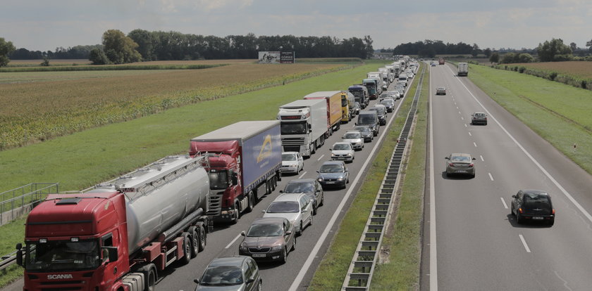 Na A4 kierowcy znów stoją w korku