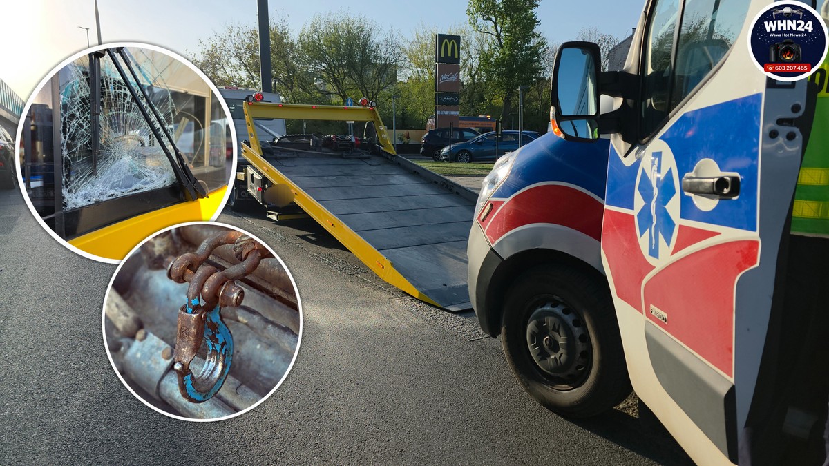 Dramat w stolicy. Karetka spadła z lawety i przygniotła człowieka. 