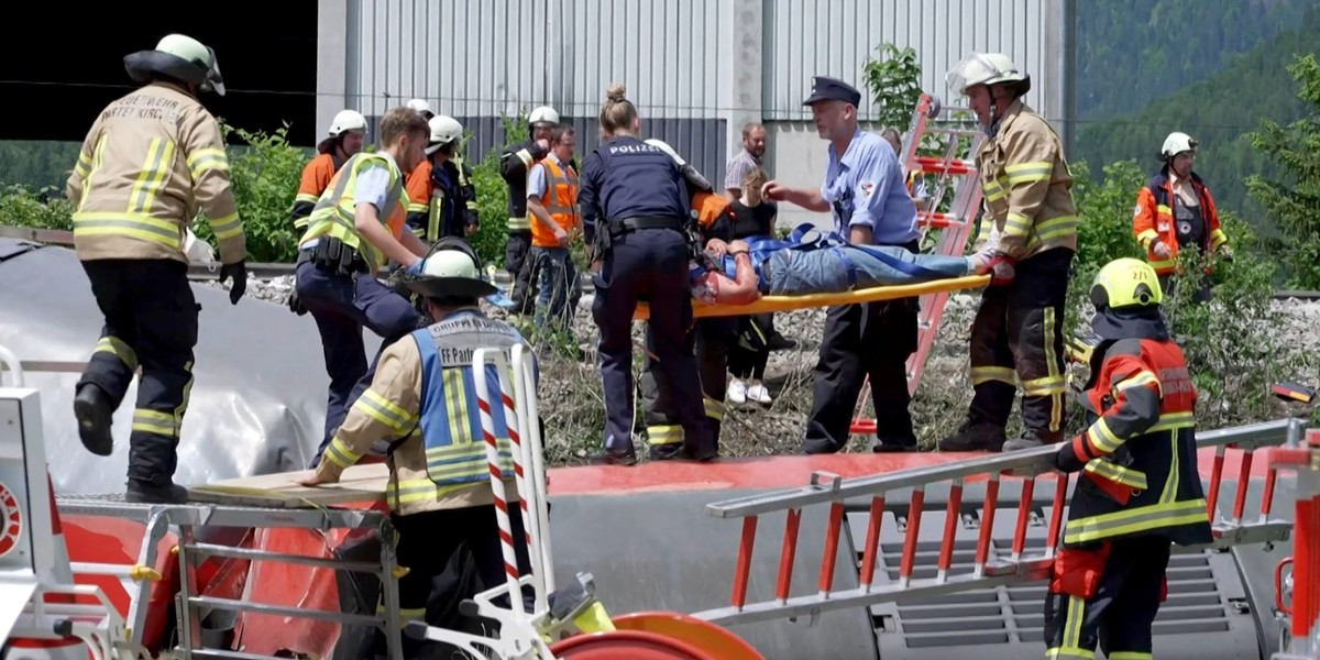 Niemcy. Wypadek pociągu. Nie żyją trzy osoby. 