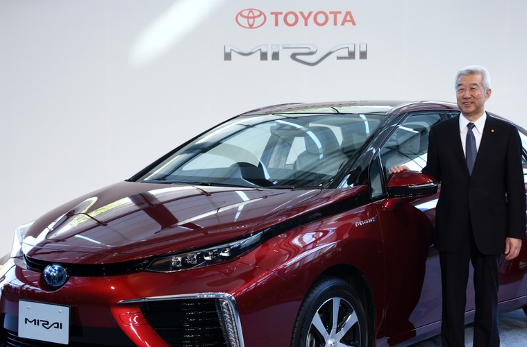 Prezes motoryzacyjnego giganta Akio Toyoda podkreślił, że zastosowanie wodorowych ogniw paliwowych będzie punktem zwrotnym w historii motoryzacji.