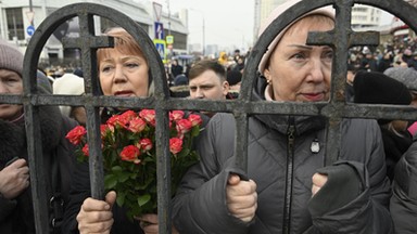 "Nikogo we współczesnej Rosji nie żegnano w ten sposób". Takiego poruszenia Kreml nie widział od dawna. "Dla mnie on nigdy nie umrze"