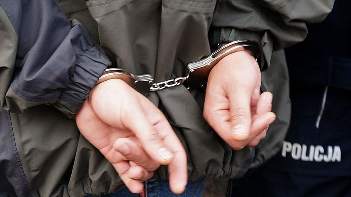 Toruński sąd zgodził się na areszt dla 43-letniego mieszkańca miasta, który jest podejrzany o czerpanie korzyści z nierządu. Łącznie przedstawiono mu aż osiem zarzutów.